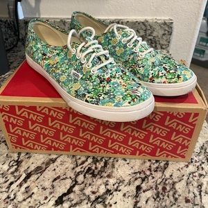 Size 8 Vans in womens. Bought them for my daughter and they don’t fit